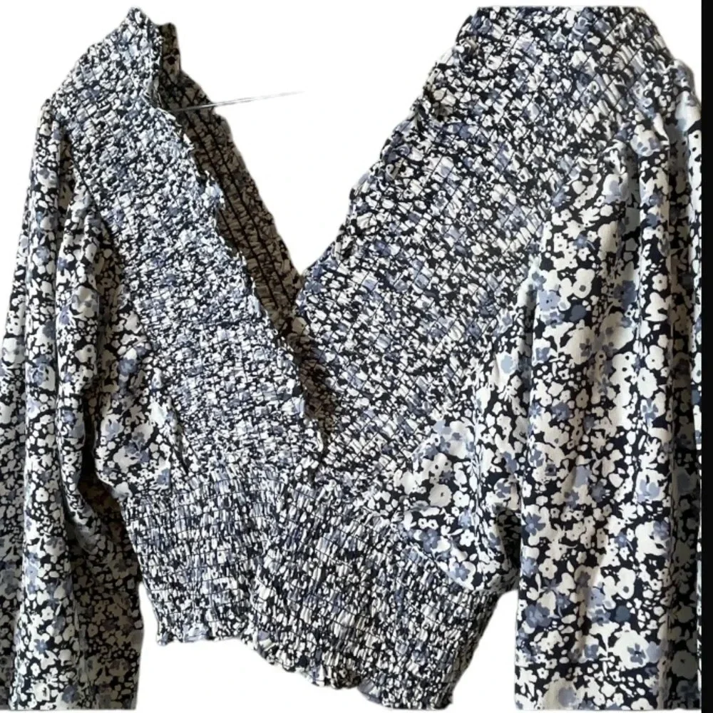 Abercrombie&Fitch Top Womens Medium Floral Smocked Cropped Puff Whimsical Fairy - Picture 6 of 11
